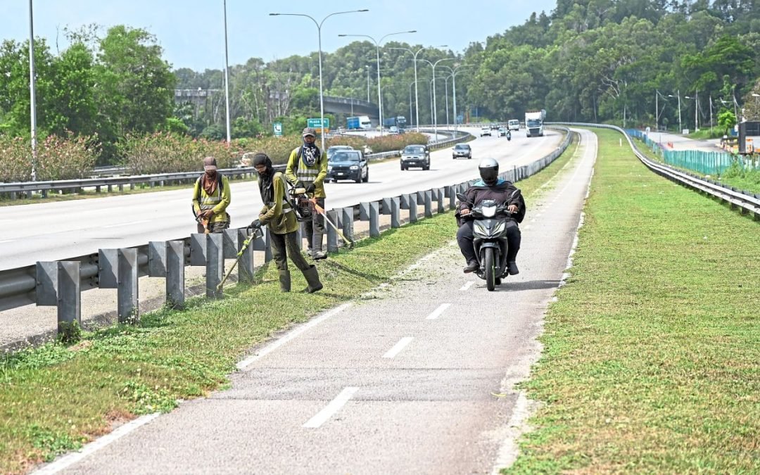 How highway concessionaires, JKR maintain motorcycle lanes