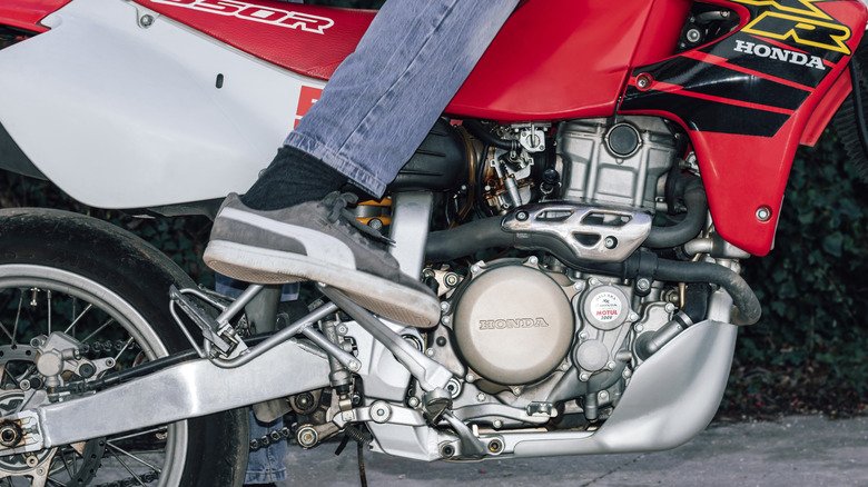 Kickstarting A Motorcycle Can Be Dangerous – Here’s How To Safely Do It