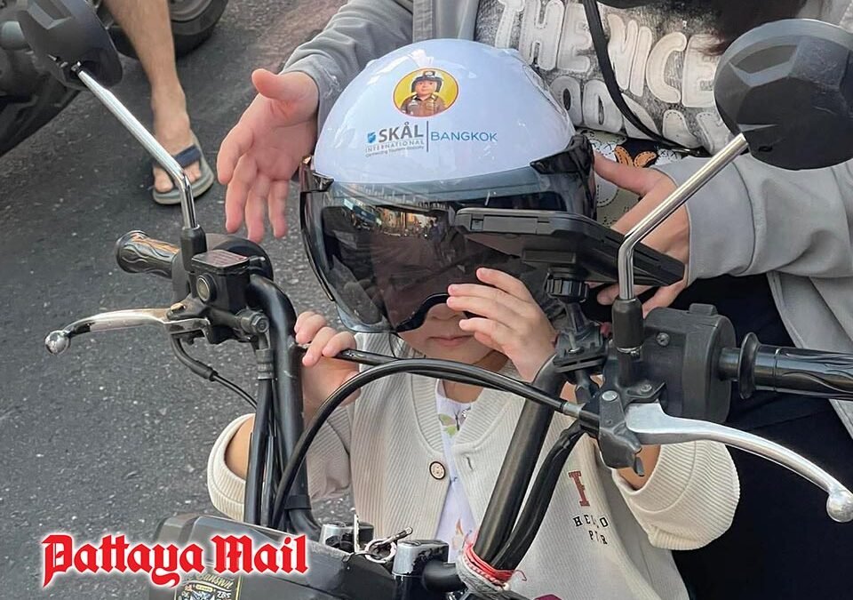 Skål International Bangkok leads helmet safety drive at one of Thailand’s busiest intersections